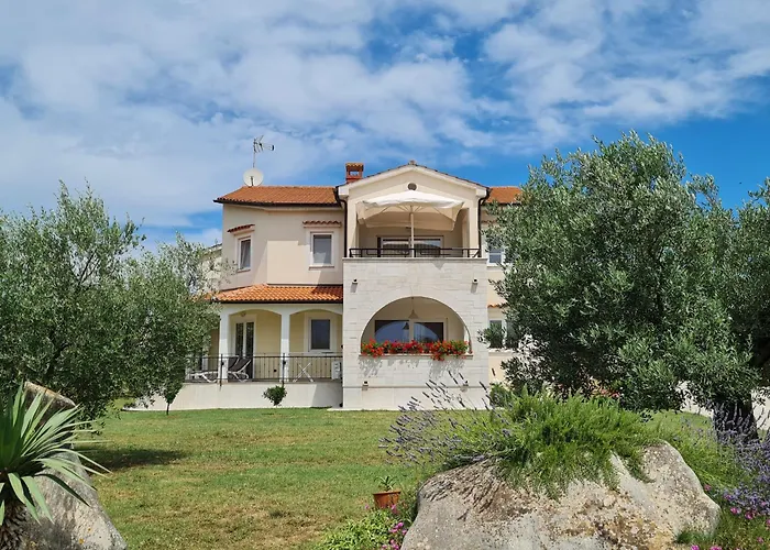 Danica & Mario Residence